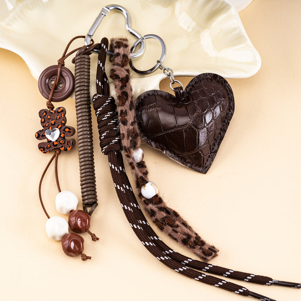 New Keychain for Men and Women, High-End PU Leather Heart Leopard Print Bear Keyring, Luxurious Spring Hand-Woven Keychain, Vintage Gift, Bag Charm, Valentine's Day Gift, Elegant and Cute Bag Accessory
