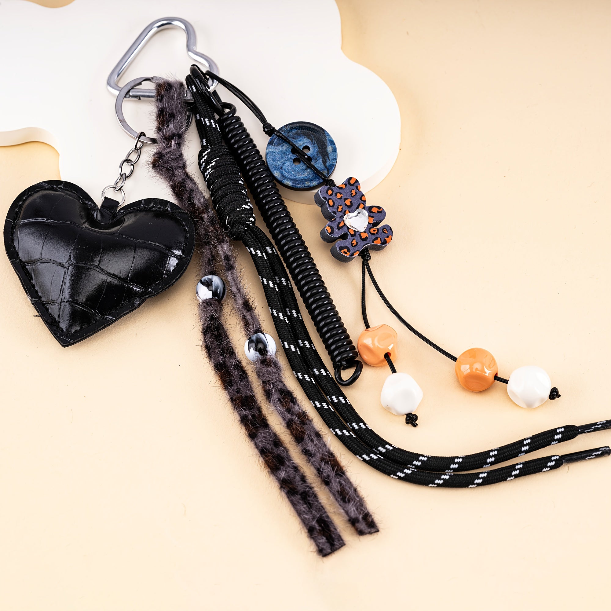 New Keychain for Men and Women, High-End PU Leather Heart Leopard Print Bear Keyring, Luxurious Spring Hand-Woven Keychain, Vintage Gift, Bag Charm, Valentine's Day Gift, Elegant and Cute Bag Accessory